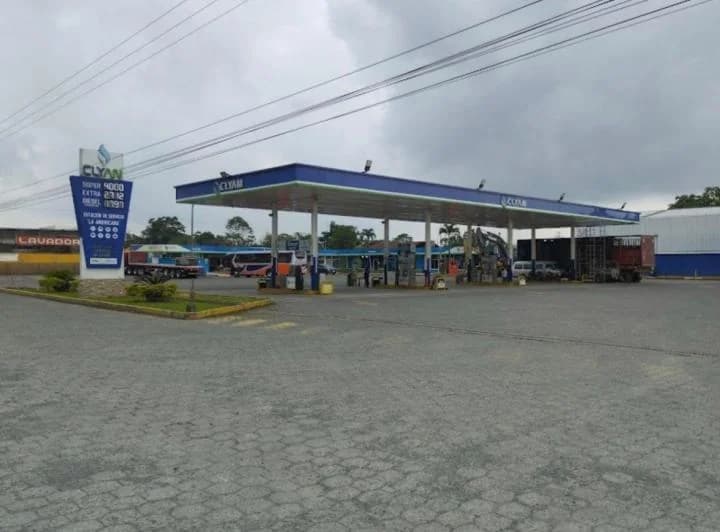 Venta de Gasolinera, Km 8 Vía Santo Domingo Quevedo, Precio $1'100.000 Negociables — imagen 1