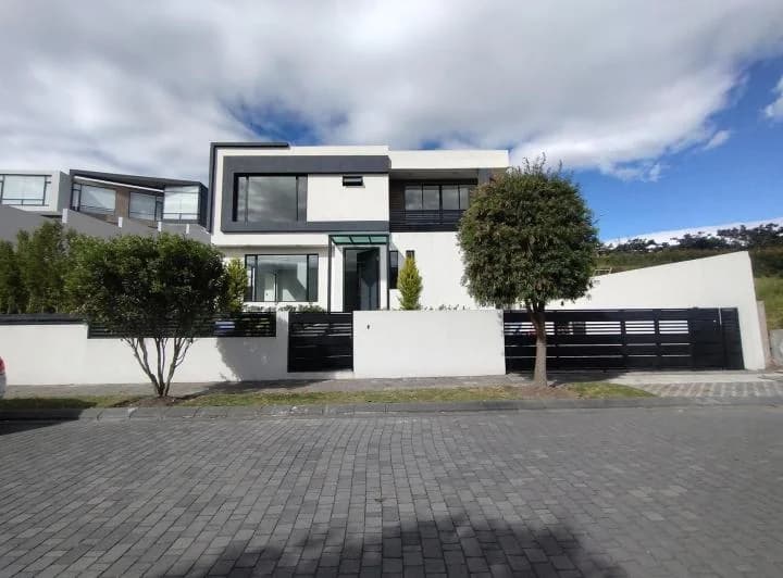 Venta Casa Independiente Dentro de Urbanización - Puembo — imagen 1