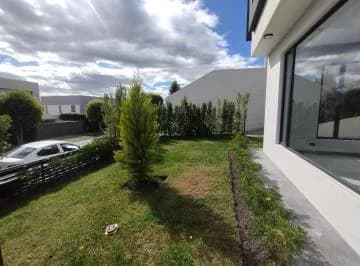 Venta Casa Independiente Dentro de Urbanización - Puembo — imagen 2