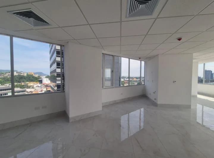 Oficina Esquinera en Venta - Edificio Millenium - Av Fco de Orellana, Guayas — imagen 1