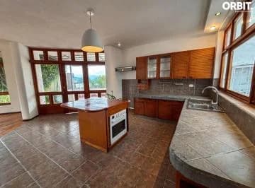 En Venta Amplia Casa de 3 Dorm. Ubicada en Nayon en Urbanización Privada — imagen 2