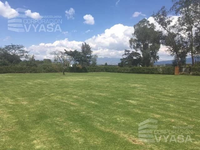 Puembo - Cerca Al Parque, Hermoso Terreno de 3.500 m² en Venta — imagen 1