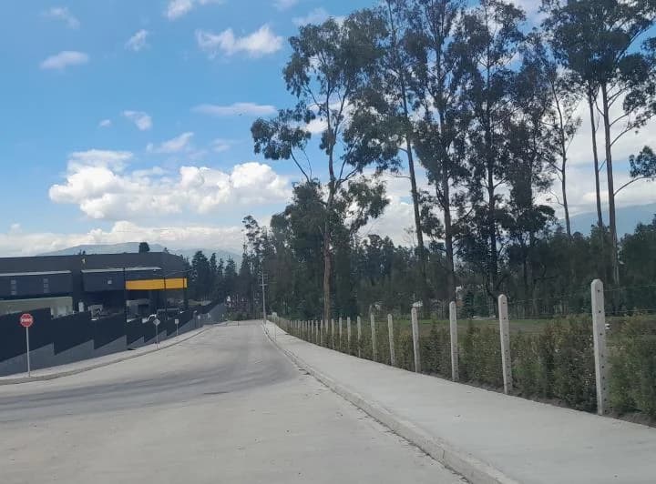 Pifo Arriendo Terreno de 40.000 en Oyambaro — imagen 1