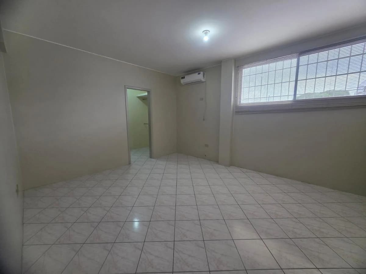 Departamento en Venta 1er Piso, Urbanizacion Puerto Azul, Johr, Guayas — imagen 4