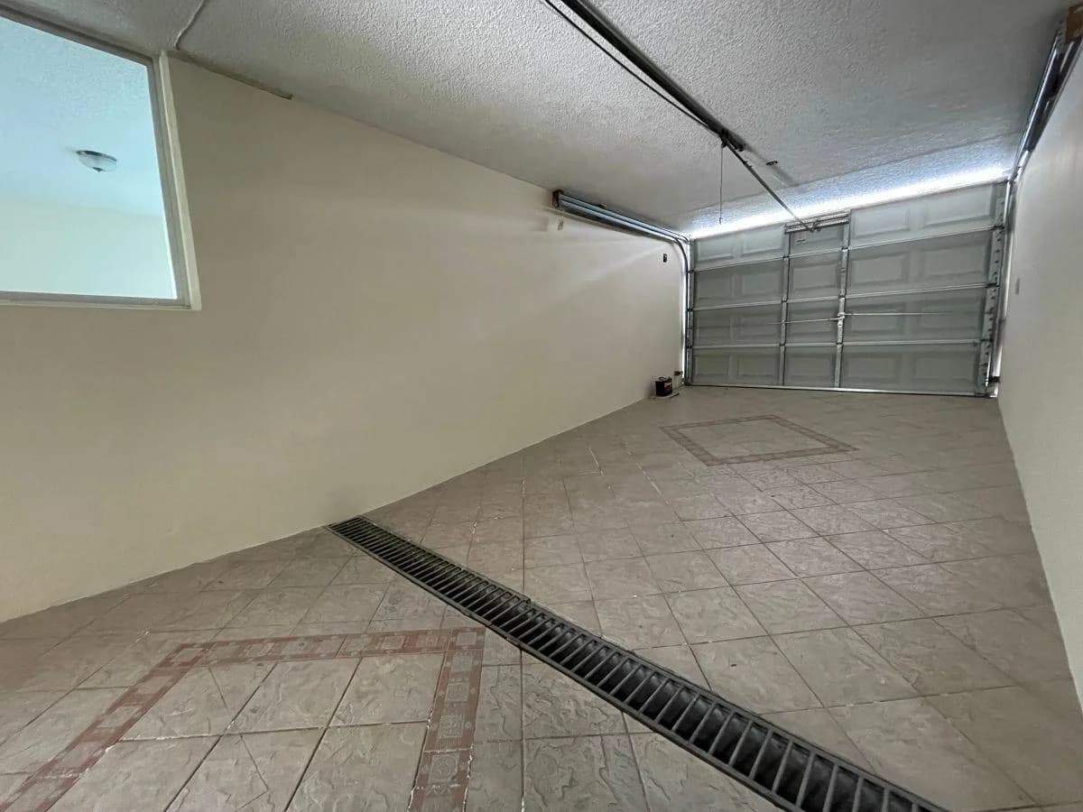 Casa de 587 m² con 3 Dorm. en Venta en Cumbayá — imagen 3