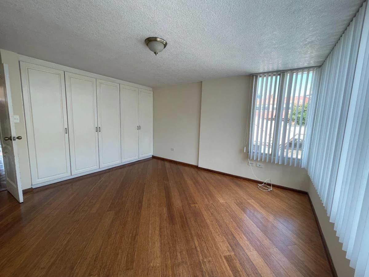 Casa de 587 m² con 3 Dorm. en Venta en Cumbayá — imagen 2