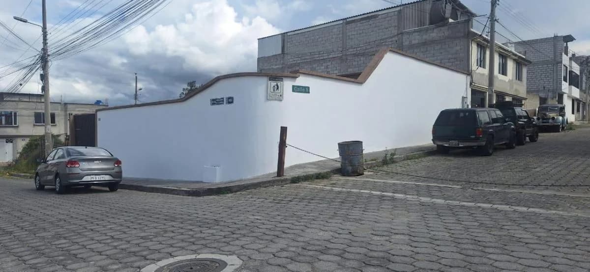 Terreno Esquinero en Venta con Departamento de 1 Piso en Calderón: Espacio, Inversión y Oportuni — imagen 4