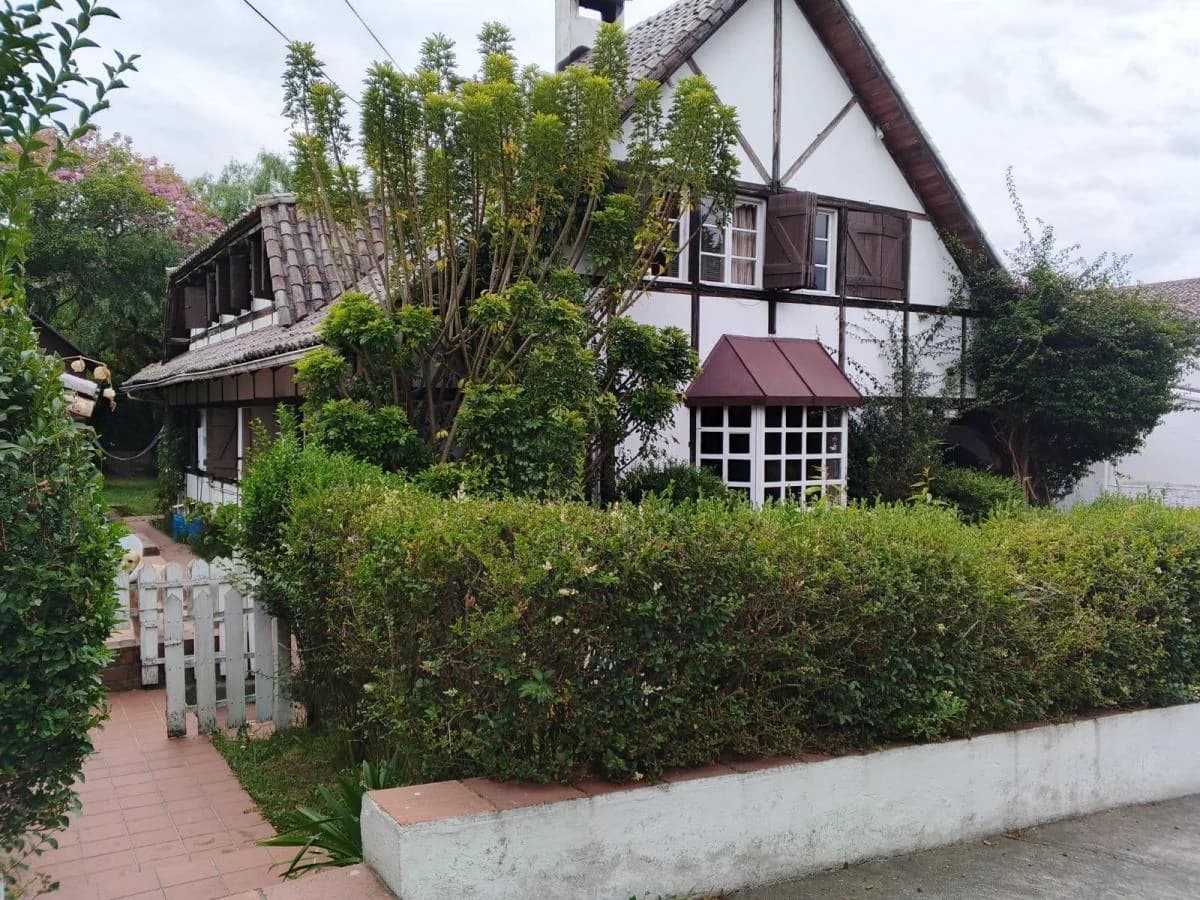 Vendo Exclusiva Casa con Jardín por Remodelar, Sector Exclusivo de Campo Alegre — imagen 5