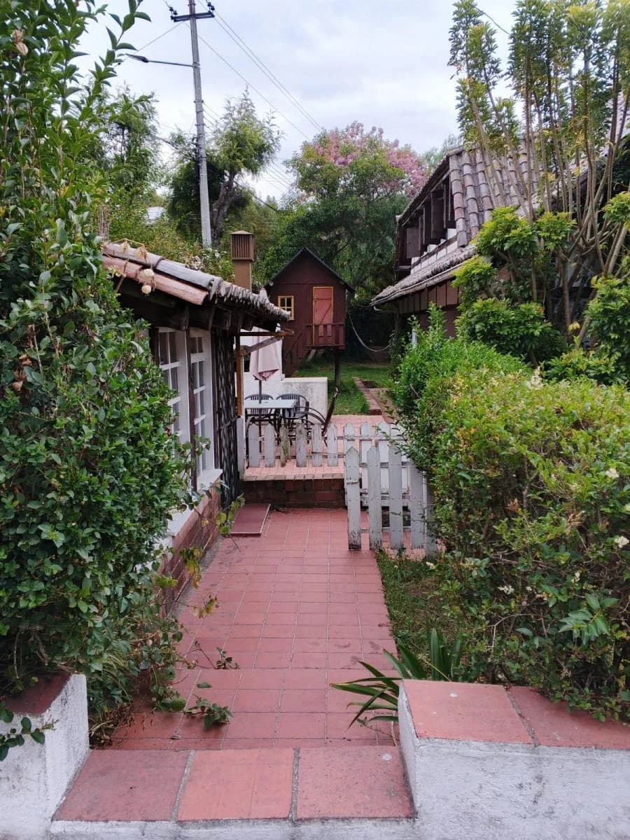 Vendo Exclusiva Casa con Jardín por Remodelar, Sector Exclusivo de Campo Alegre — imagen 2