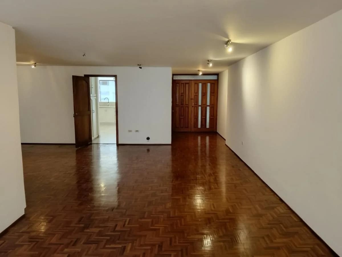 Departamento en Venta de Oportunidad en La González Suarez — imagen 2