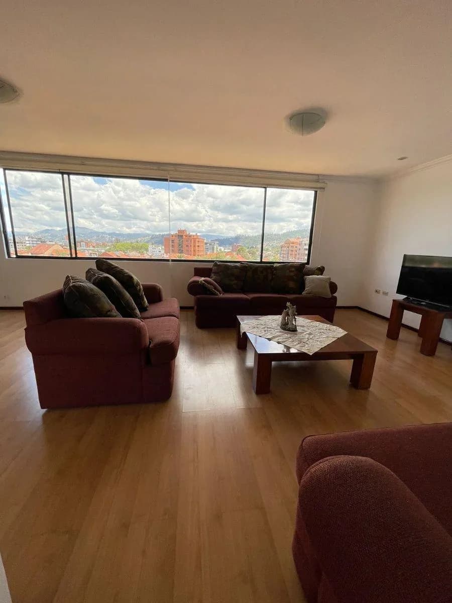 Departamento en Venta con Vista Espectacular Cerca Remigio Crespo, Azuay — imagen 3