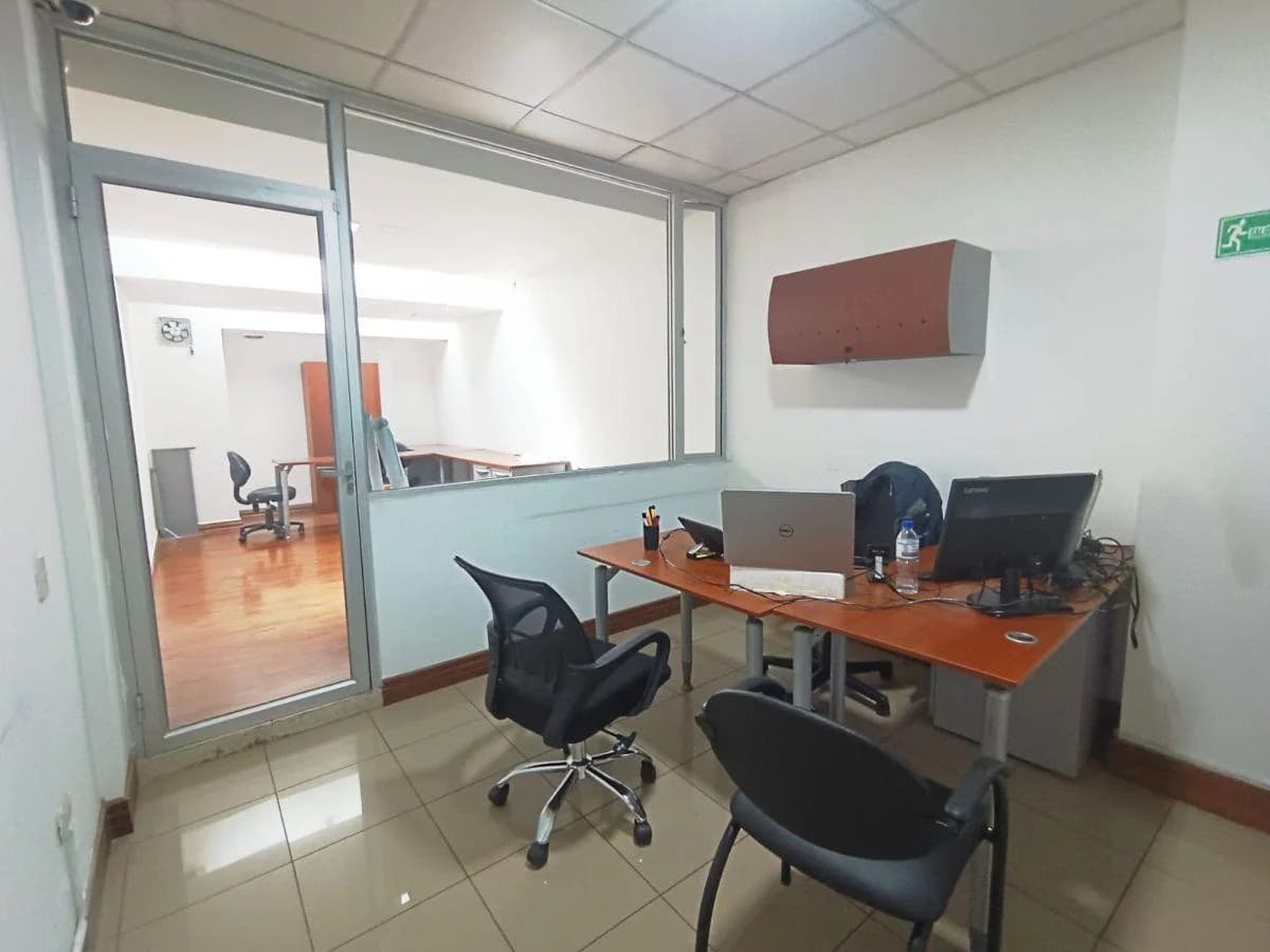 Vendo Oficina de 109 m² República E Inglaterra — imagen 2