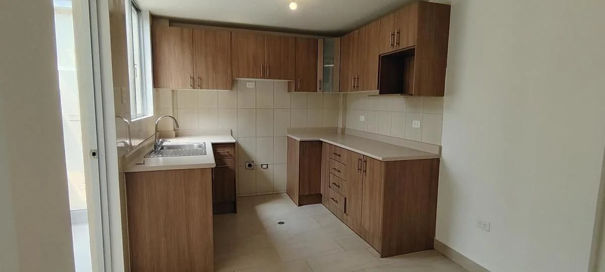 Venta de Casa Moderna en El Conjunto Patmos IV Sector Agencia Nacional de Transito – Quito Norte — imagen 2