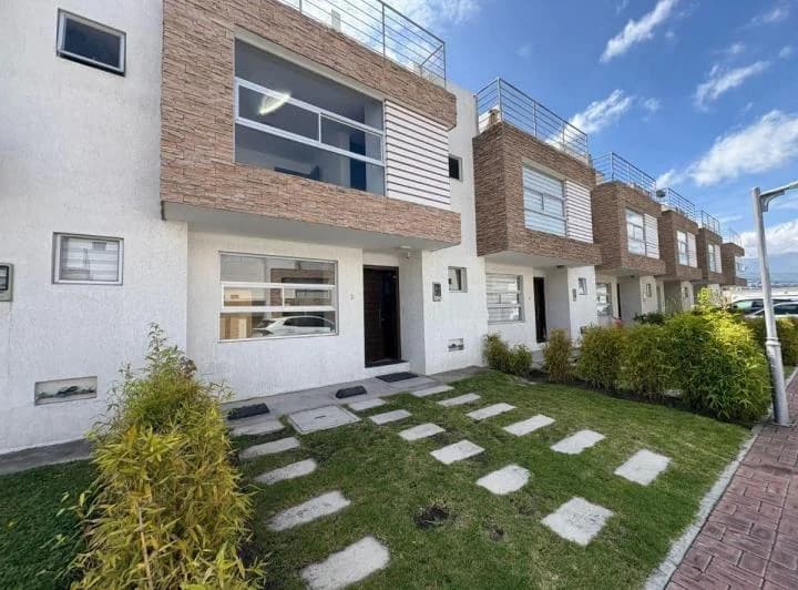 Casa en Venta Sector Marianitas en Calderón — imagen 1