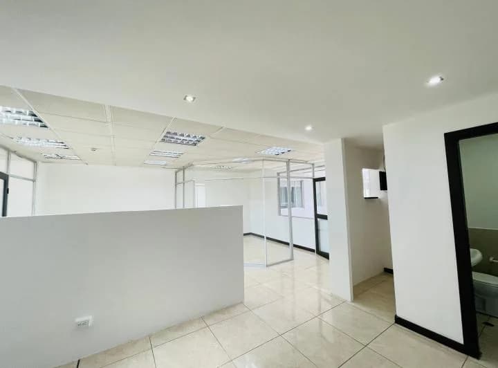 Venta de Oficina en El Sector La Coruña de 65 m con Divisiones — imagen 1