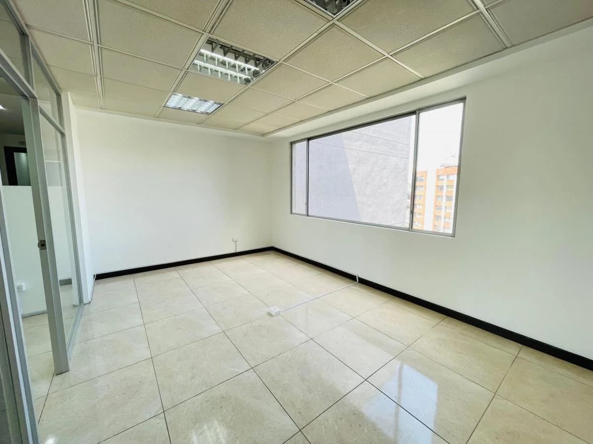 Venta de Oficina en El Sector La Coruña de 65 m con Divisiones — imagen 4