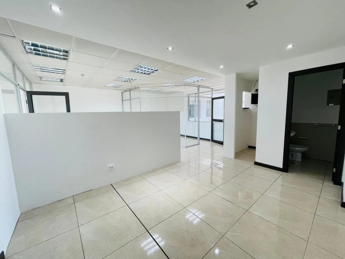 Venta de Oficina en El Sector La Coruña de 65 m con Divisiones — imagen 2