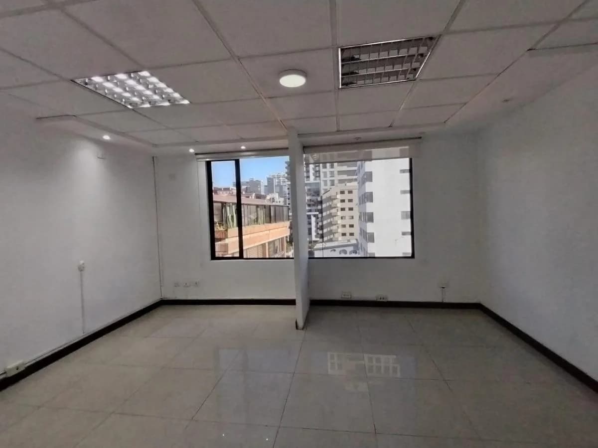 Jv Sector La Carolina Av Shyris Oficina en Renta o Venta 130 m con Balcón — imagen 5