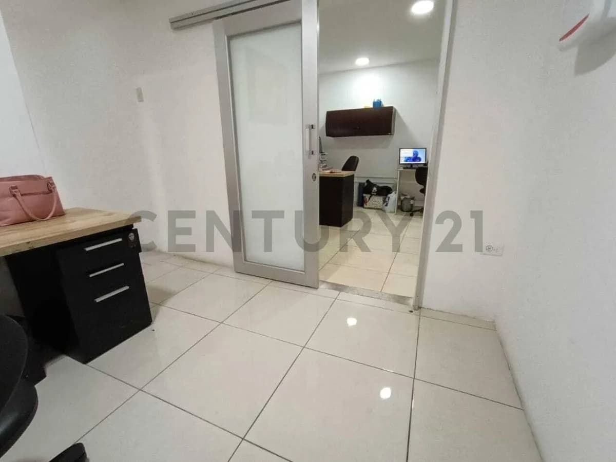 Venta de Oficina en Urdesa Central, Guayas — imagen 2