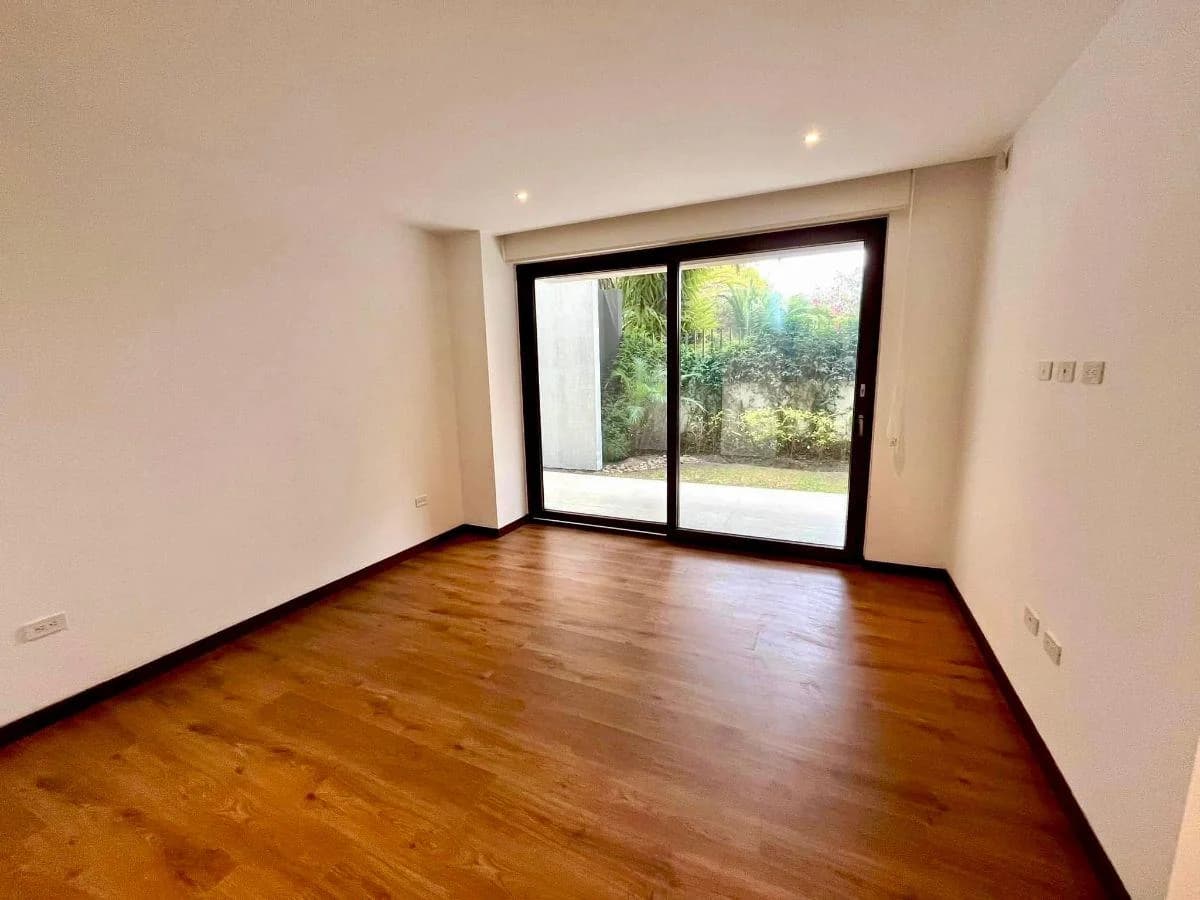 Cumbayá – Sector El Nacional | Vendo Exclusivo Departamento de 2 Dorm. con Jardín Privado y Lí — imagen 2