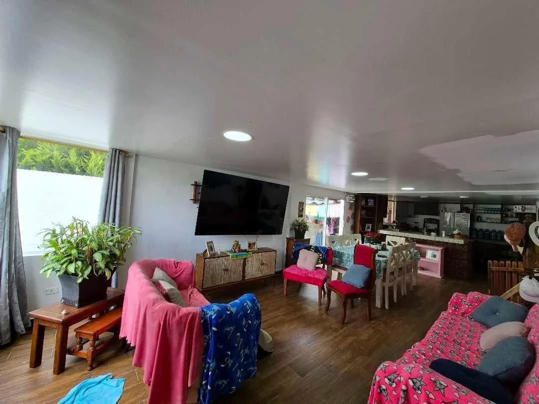 Venta Casa 2 Niveles, Terreno, Dormitorio en Pb, Lumbisí - Cumbayá — imagen 4