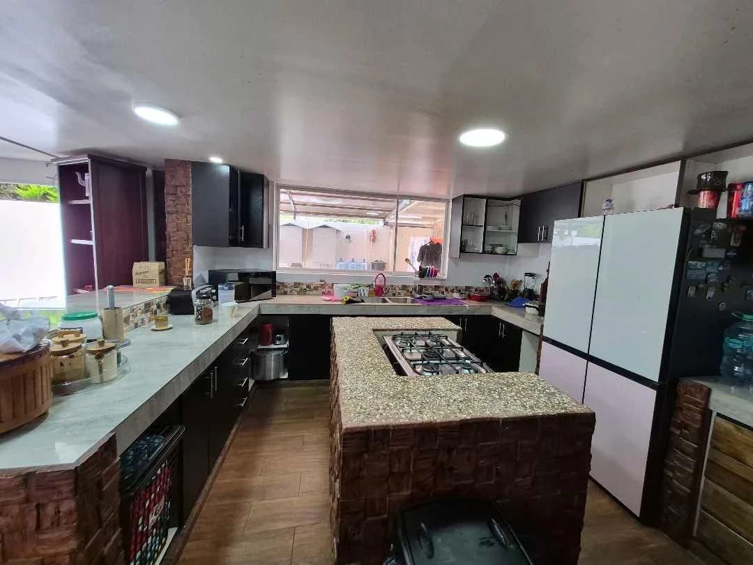 Venta Casa 2 Niveles, Terreno, Dormitorio en Pb, Lumbisí - Cumbayá — imagen 3