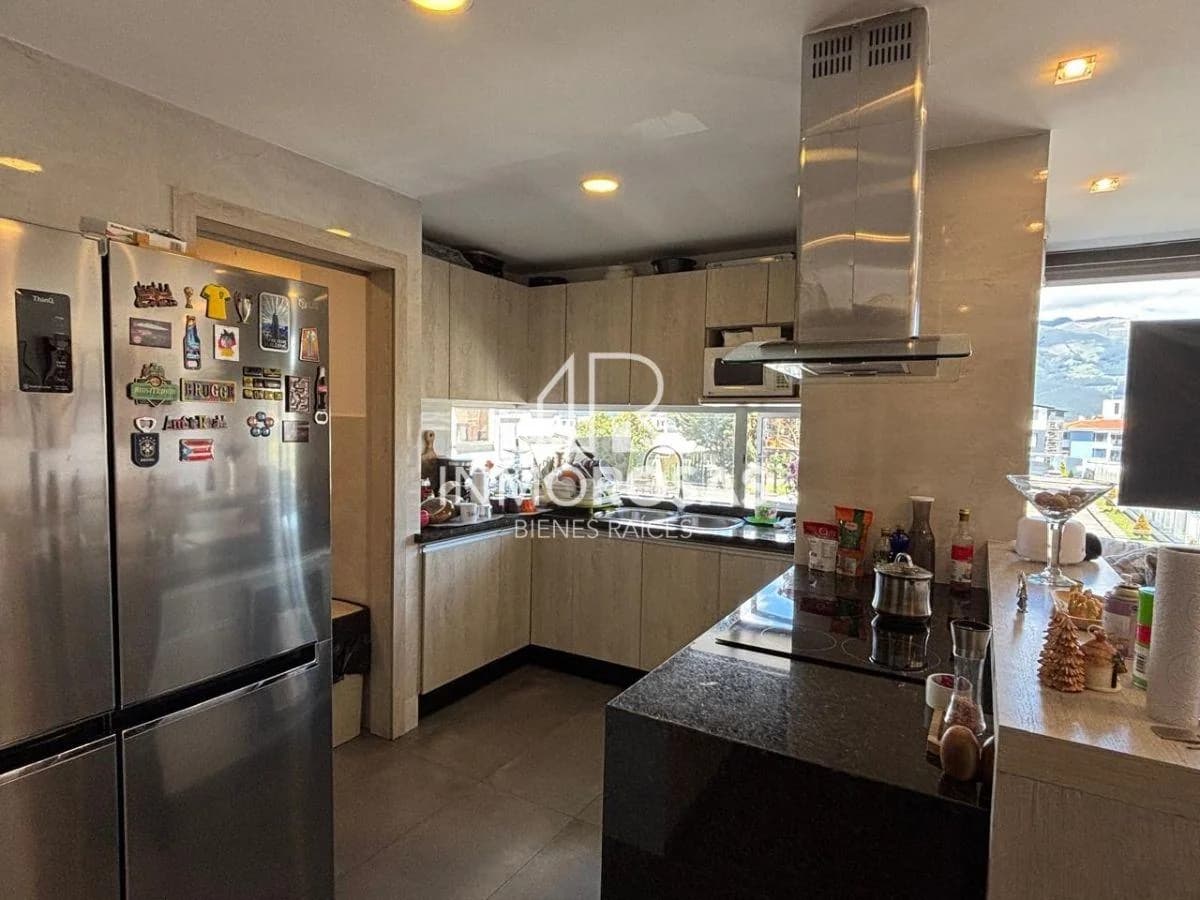Impecable Departamento $119.900 con Ascensor 3 Dorm, 2 Parq. Sector Santa Lucía Norte de Quito — imagen 3