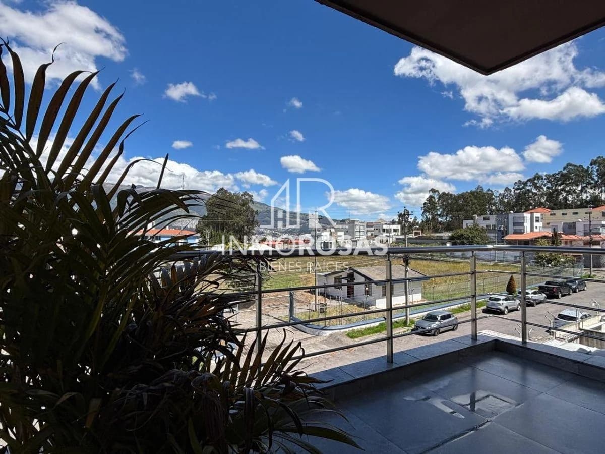 Impecable Departamento $119.900 con Ascensor 3 Dorm, 2 Parq. Sector Santa Lucía Norte de Quito — imagen 2