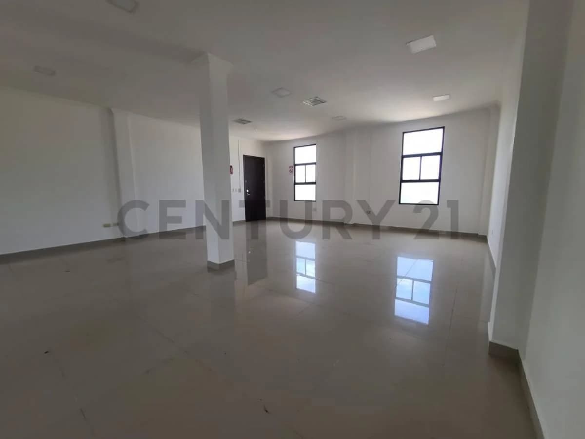 Venta de Oficina Comercial en Plaza Sambocity, La Aurora, Guayas — imagen 2