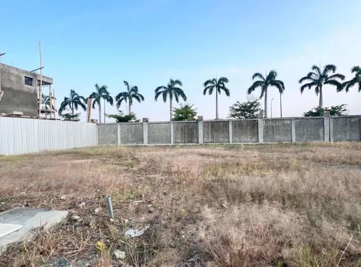 En Venta Lindo Terreno Medianero en Urb. “punta Barranca 100”, Samborondon Km. 9.5 - 320 m², Guayas — imagen 1