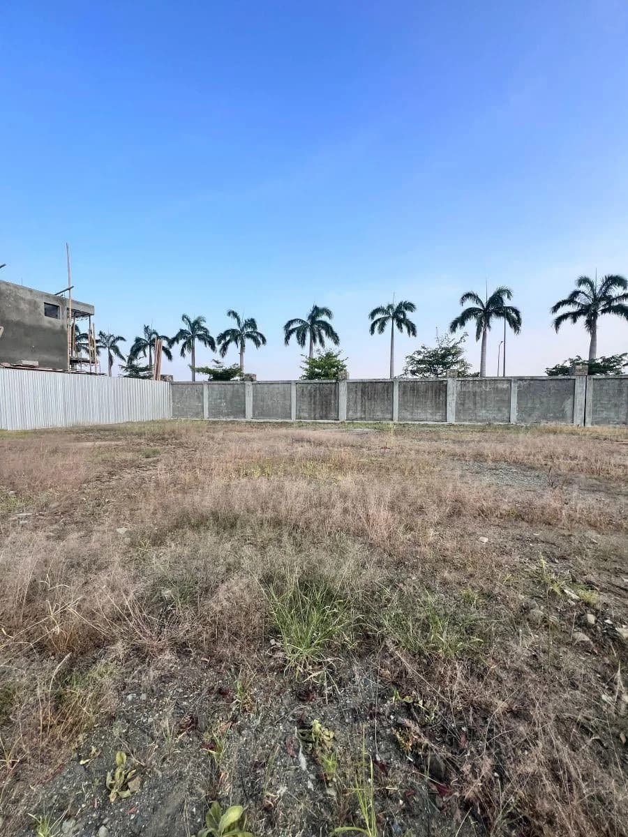 En Venta Lindo Terreno Medianero en Urb. “punta Barranca 100”, Samborondon Km. 9.5 - 320 m², Guayas — imagen 2