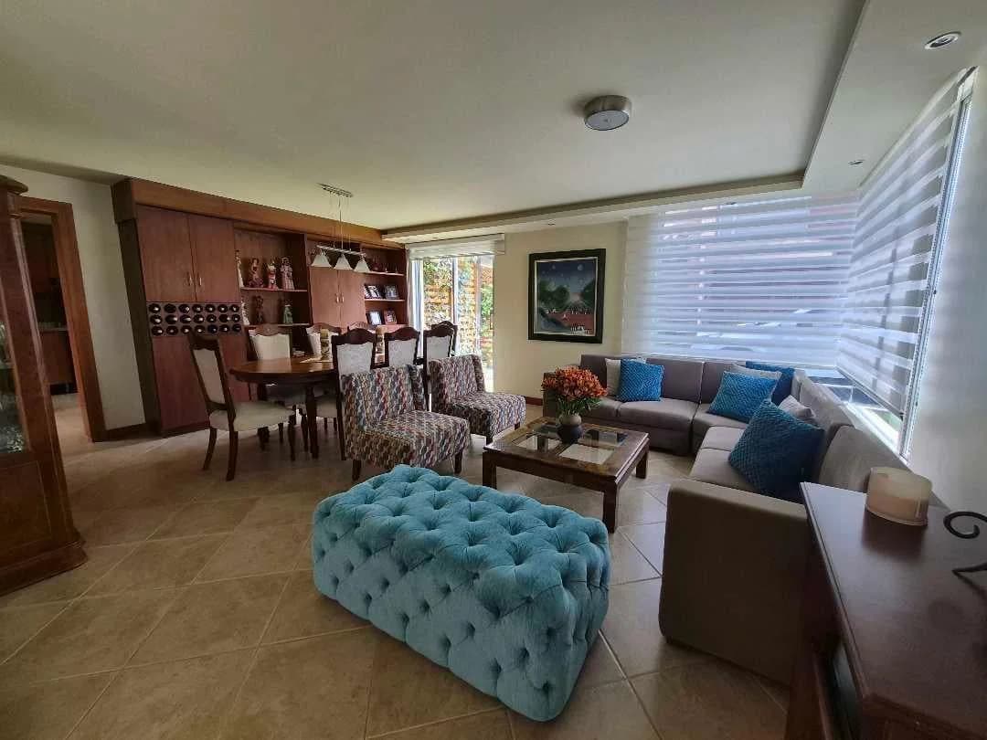 Venta Casa un Solo Nivel, Sin Adosamientos, Primavera - Cumbayá — imagen 2