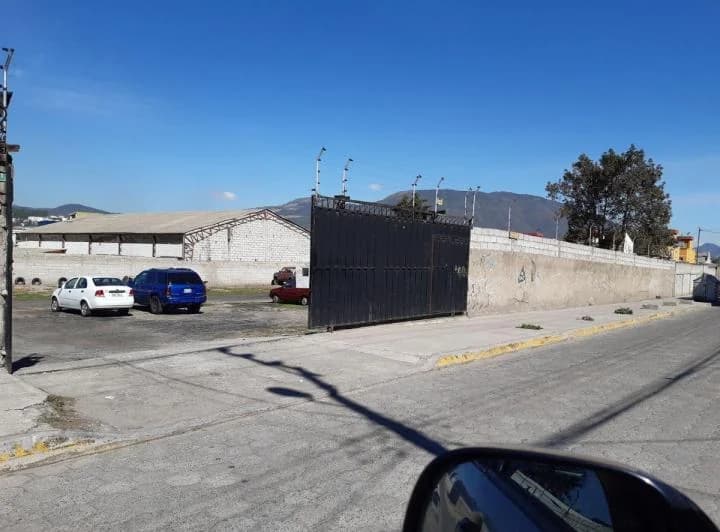 Terreno Esquinero de 2685 m² en Venta en Carapungo — imagen 1