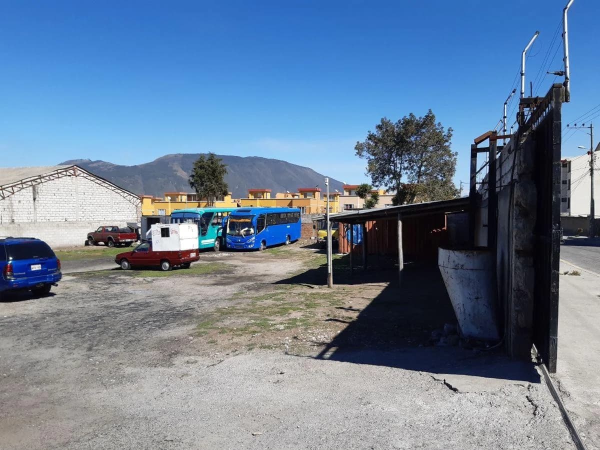 Terreno Esquinero de 2685 m² en Venta en Carapungo — imagen 3