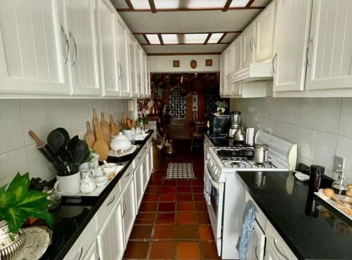 Linda Casa Town House Amplia con Seguridad González Suárez, Dentro de Lindo Conjunto — imagen 1