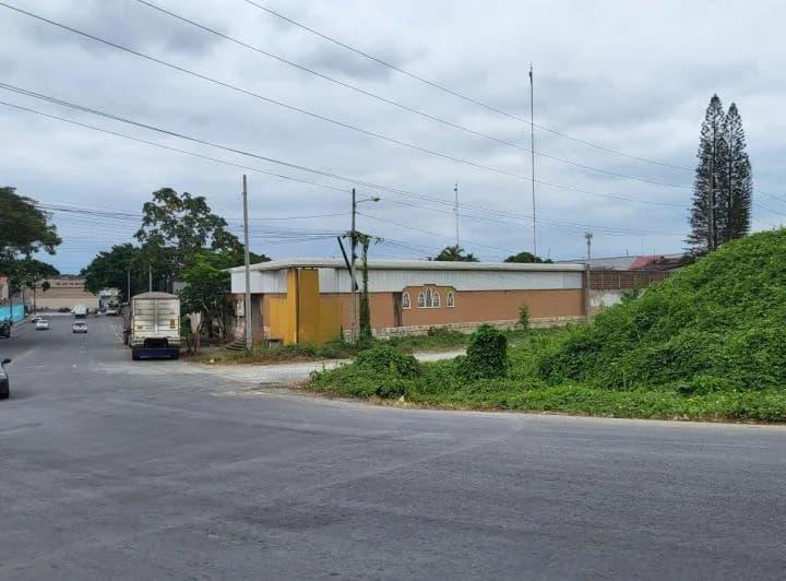 Terreno + Galpones + Oficinas + Casa Guardián en Venta Km 1 Vía a La Costa - Mae. Recalde, Guayas — imagen 1