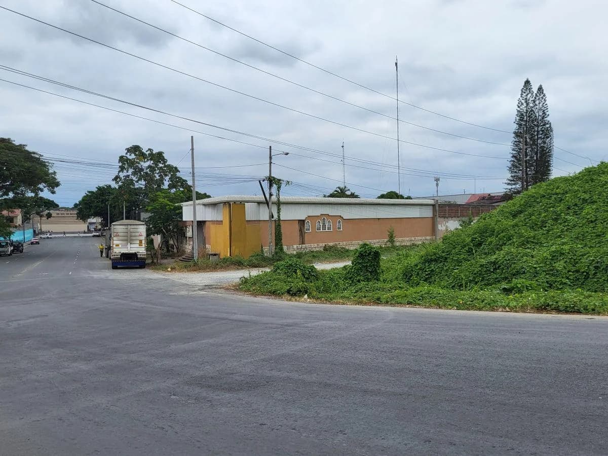 Terreno + Galpones + Oficinas + Casa Guardián en Venta Km 1 Vía a La Costa - Mae. Recalde, Guayas — imagen 5