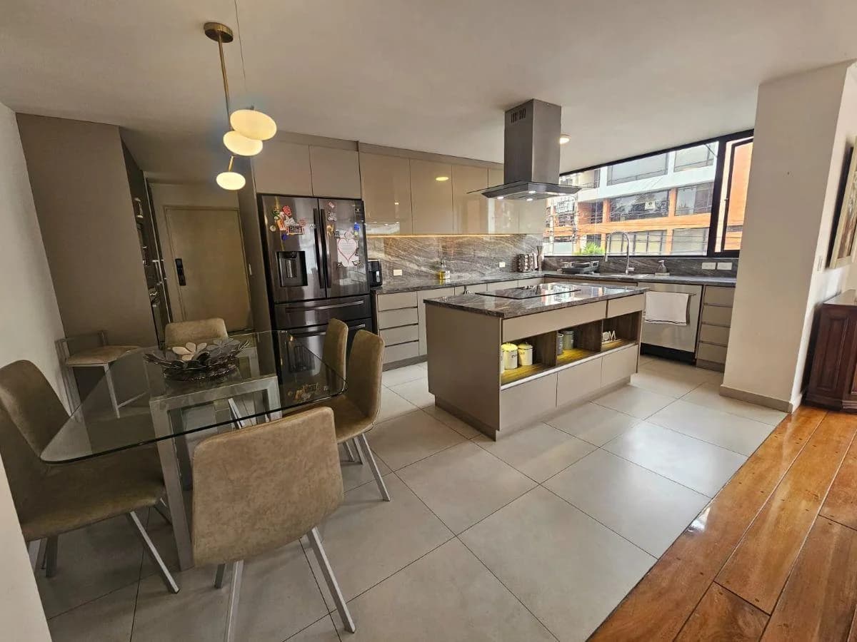 Venta Departamento 261 m², 3 Habitaciones, Sector Granda Centeno, Quito Tenis Hípico 3 Parqueaderos — imagen 2
