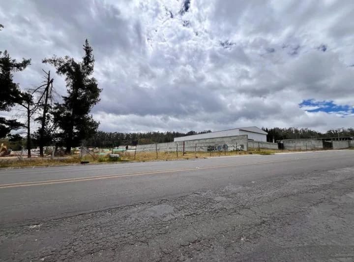 En Venta Terreno de 5.850 m² Sobre La Vía Pifo Papallacta — imagen 1