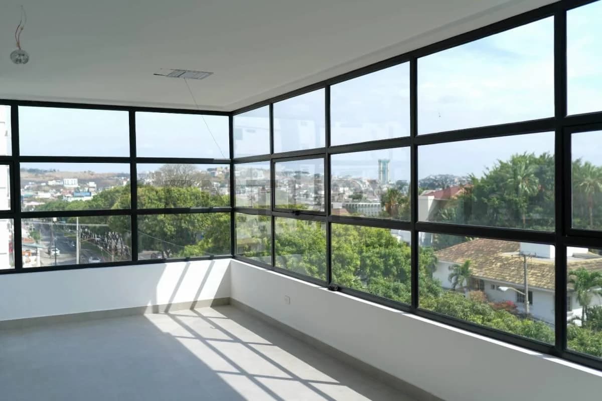 Oficinas de Estreno Ceibos Excelente Ubicación y Vista Alest, Guayas — imagen 5