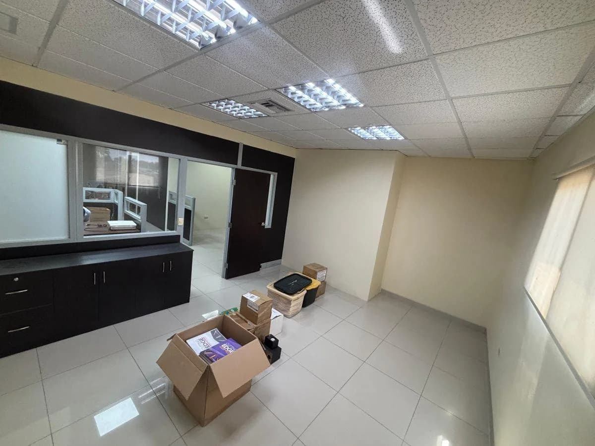 Vendo Oficina Samborondon Edificio Diana Quintana a Lado Moderna Plaza, Guayas — imagen 2