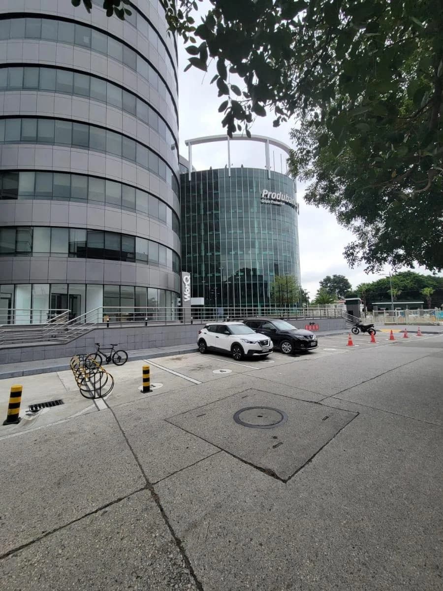 En Venta Estratégica Oficina Amoblada de 75 m² en El Parque Empresarial Colón, Guayas — imagen 2