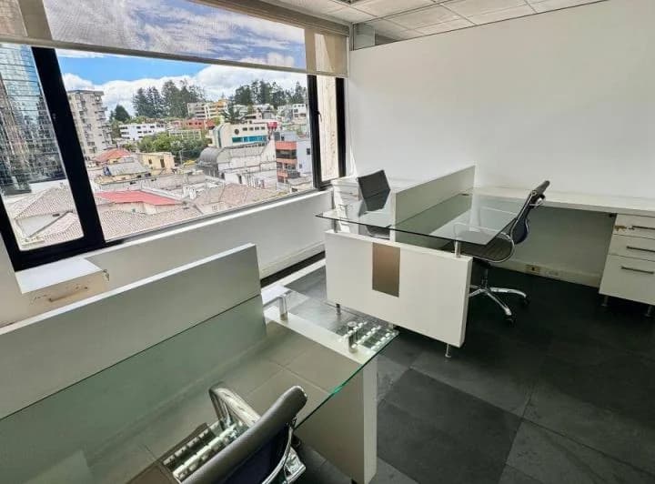 Se Vende Amplia Oficina de 340 m² en El Sector de La Plaza Artigas en $ — imagen 1