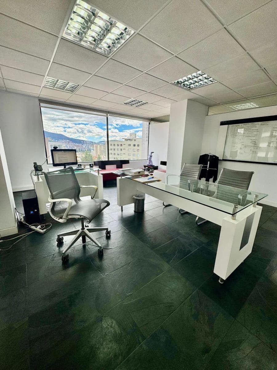 Se Vende Amplia Oficina de 340 m² en El Sector de La Plaza Artigas en $ — imagen 5