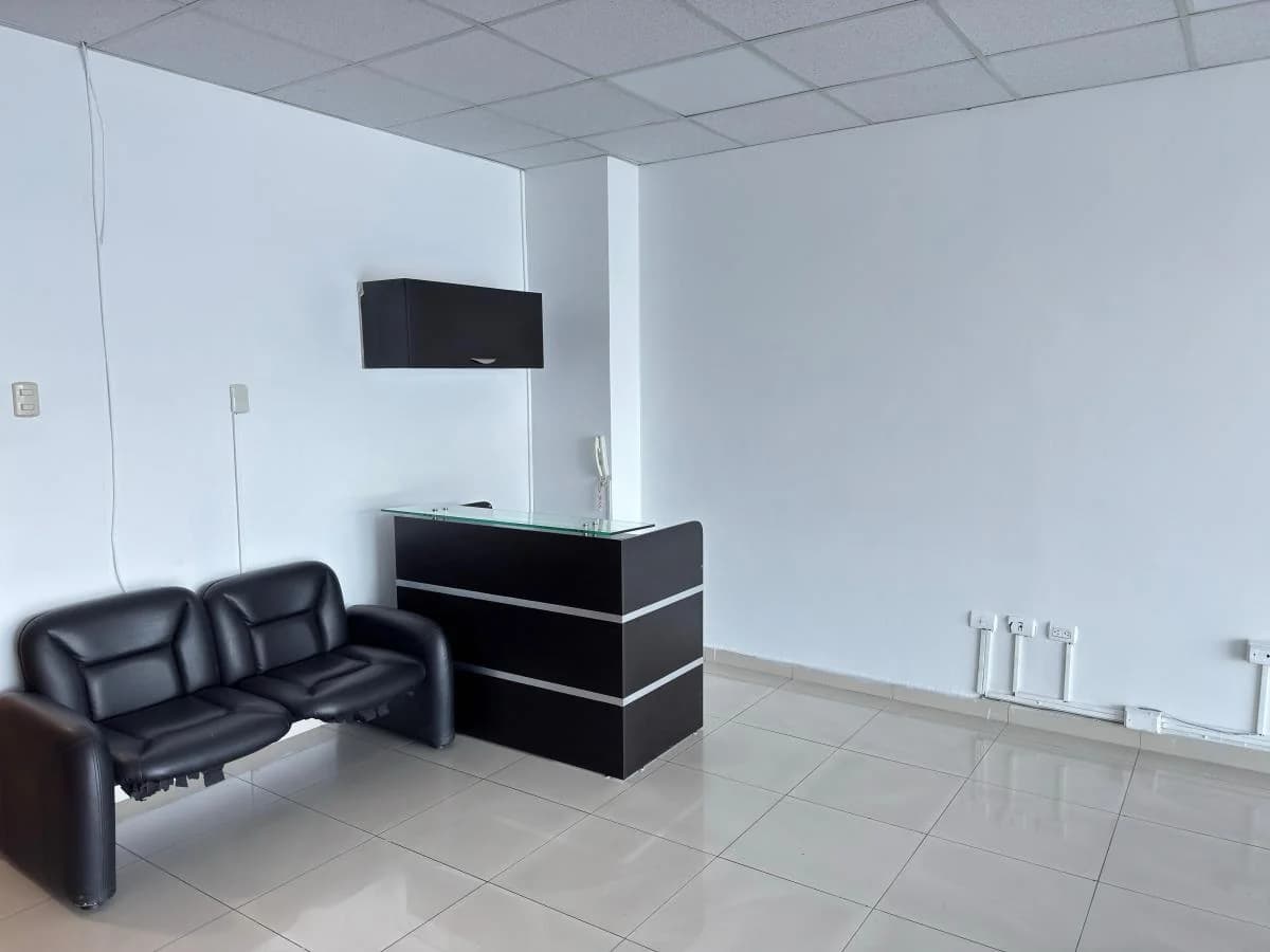Oficina en Venta, Edificio Plaza Center, Guayas — imagen 2