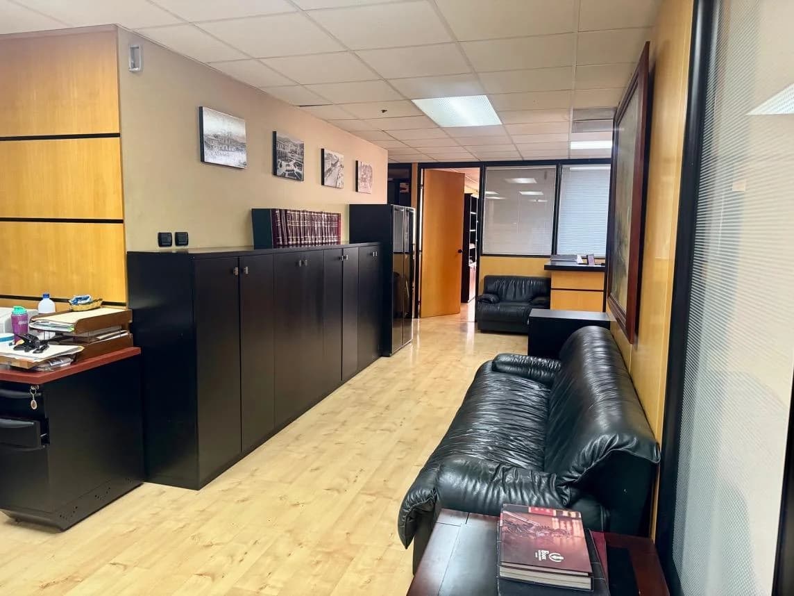 Centro de Guayaquil. Oficina Comercial de 227 m² en Venta Lujosa, Guayas — imagen 5