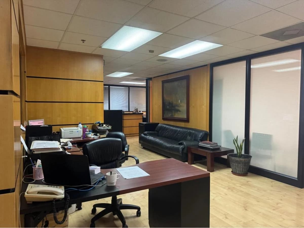 Centro de Guayaquil. Oficina Comercial de 227 m² en Venta Lujosa, Guayas — imagen 4