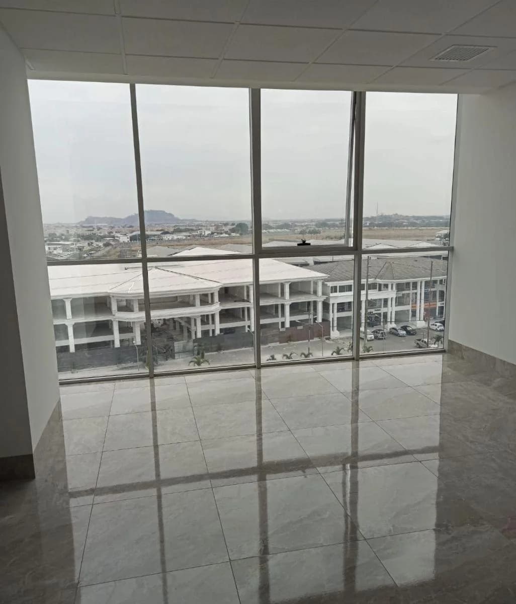 Alquiler - Venta Oficina 41 m² - Edif. Platinum 1 - Av Febres Cordero - Ciudad Millenium - Daule - Ecuador, Guayas — imagen 2