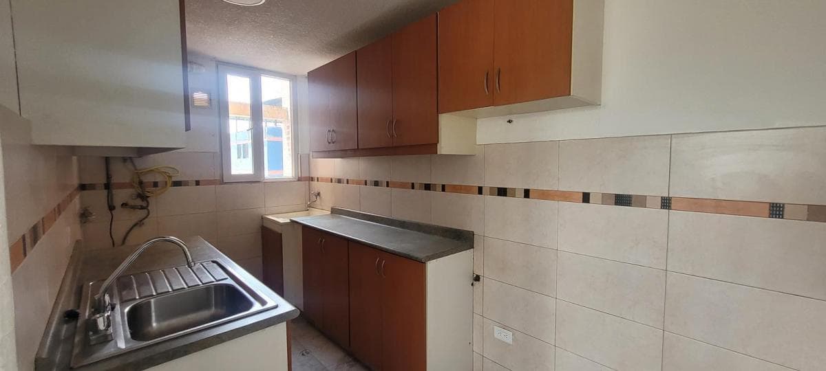 Vendo Departamento en Norte de Quito Calle Legarda 3 Dorm. — imagen 3