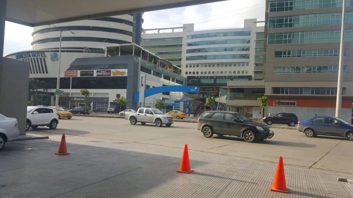 Norte de Guayaquil, Vendo Departamento 2 Dorm. Sin Muebles Vista a Ciudad, Guayas — imagen 2